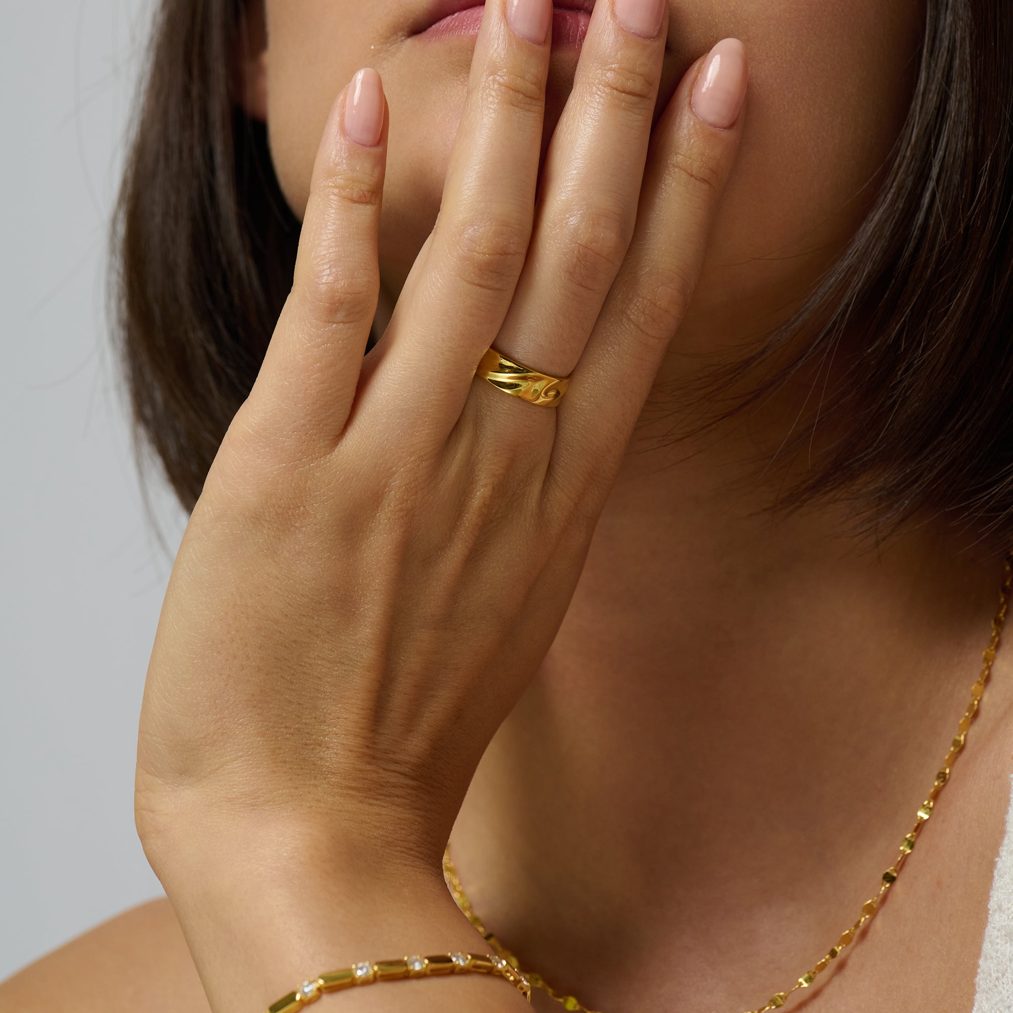 Radiant bold band ring with fluid design in 18k gold vermeil