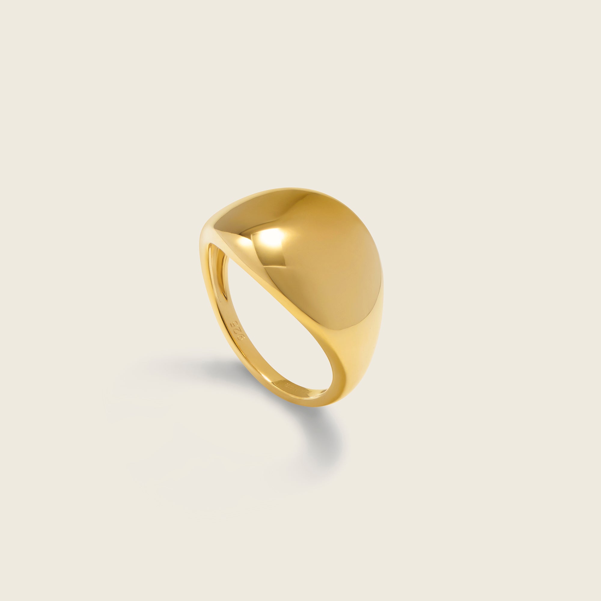 Opulent and curvaceous gold ring