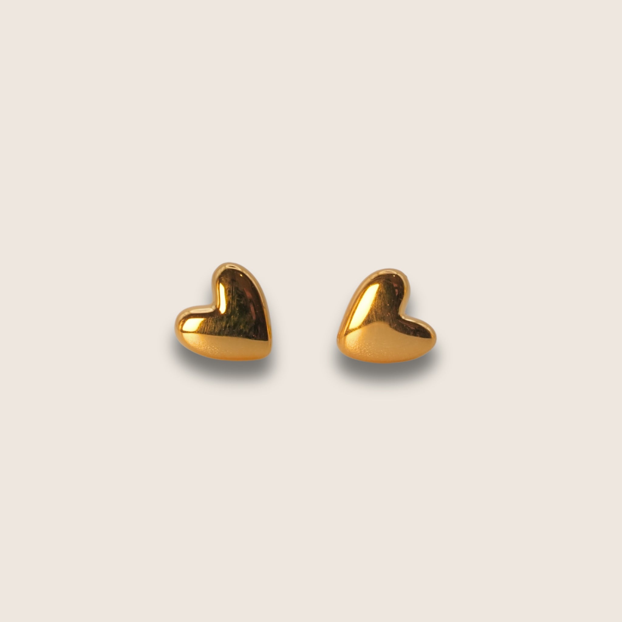 Dainty gold heart earring