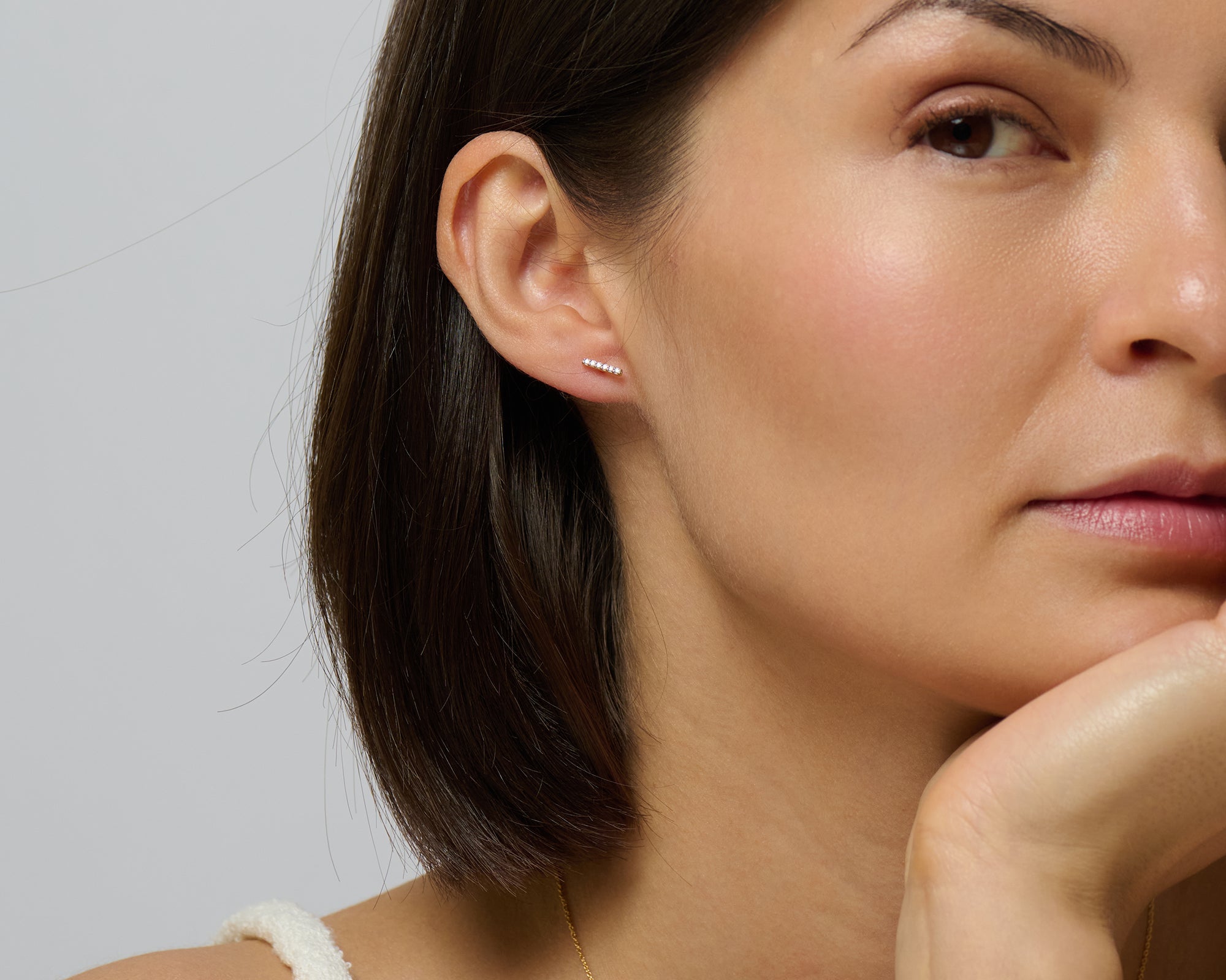 Lab grown diamond bar stud earring in gold. Radiant and sparkling