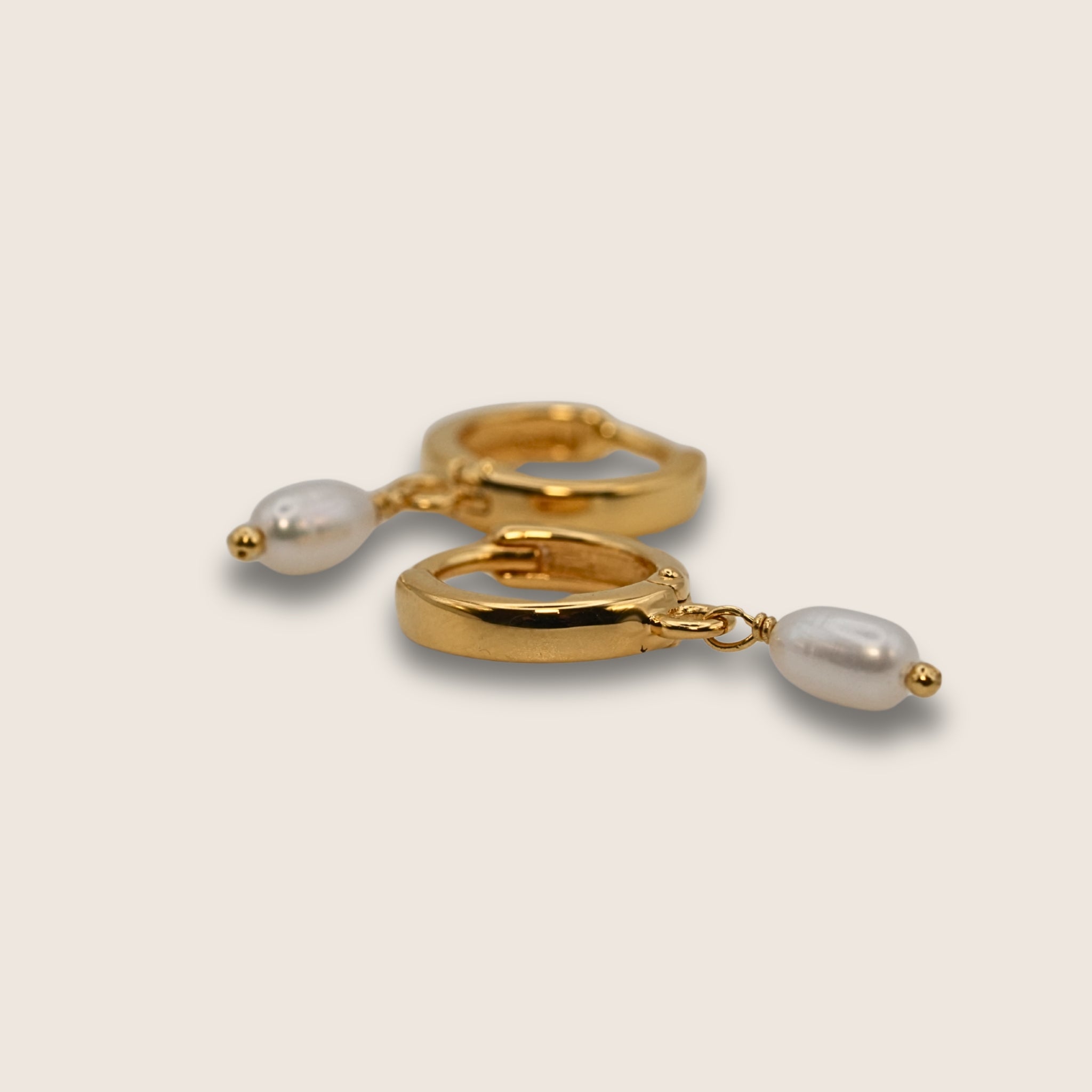 Pearl drop earrings