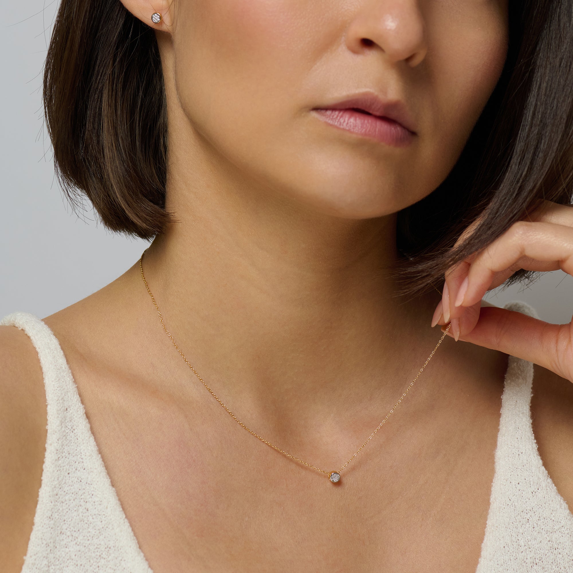 A sparkling gold diamond necklace with matching earrings