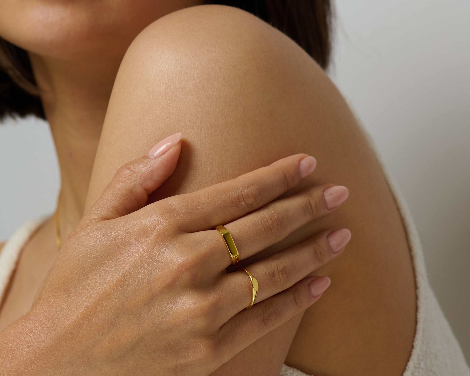 Engraveable gold name ring