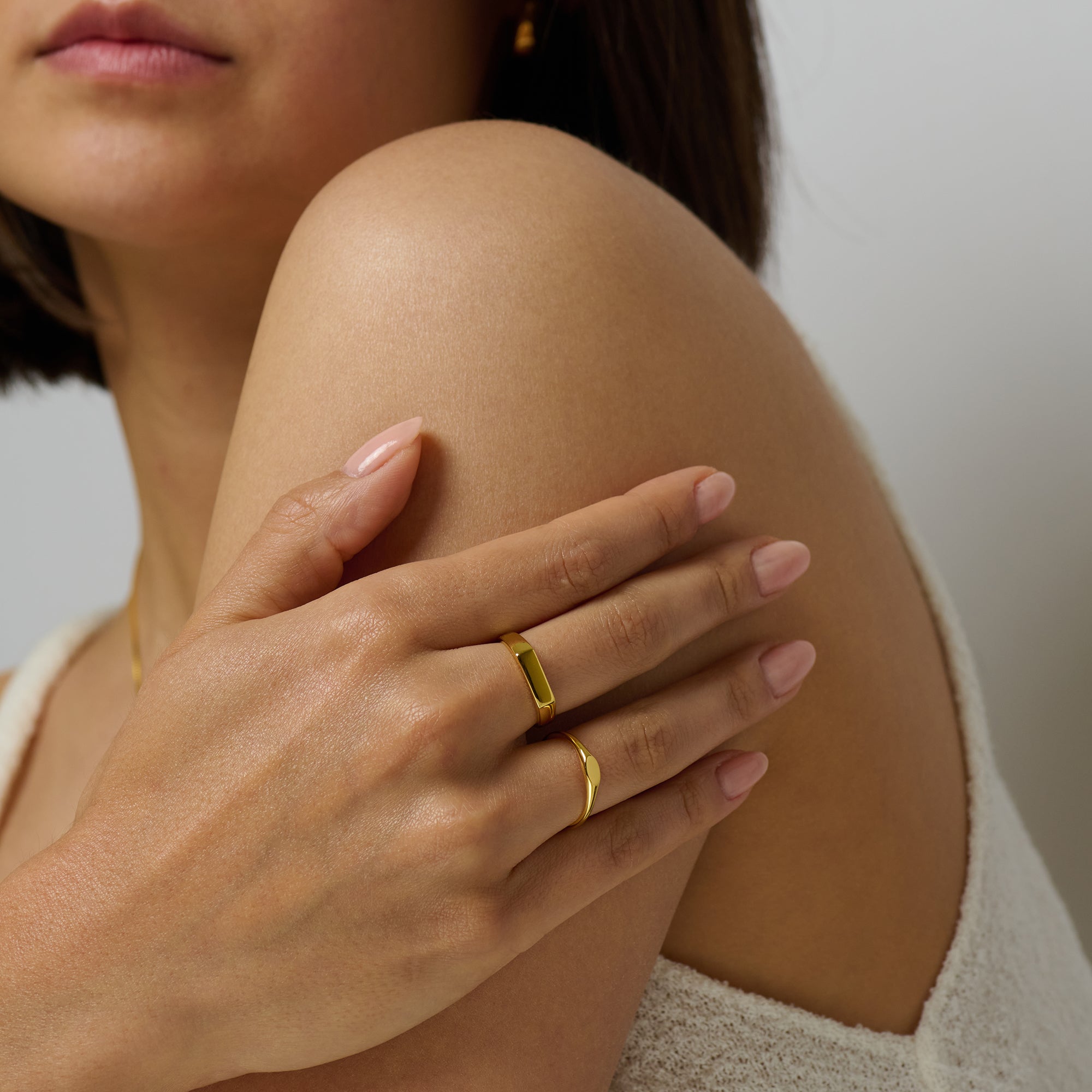Engraveable gold name ring